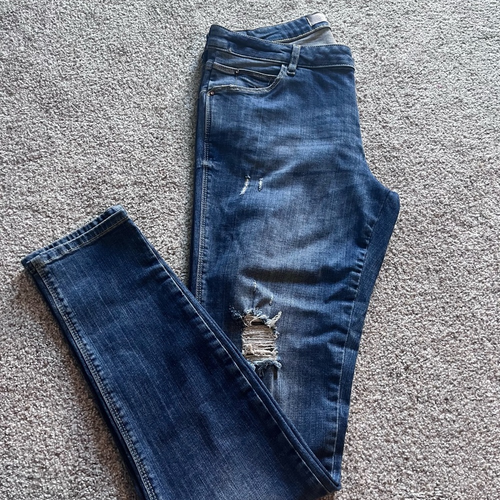 5 pairs of Womens guess jeans